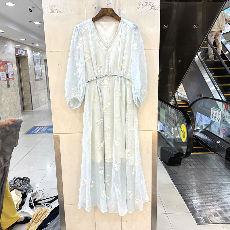 08170 灯笼七分袖钉珠后松紧高腰刺绣花V领仙女中长连衣裙春夏女