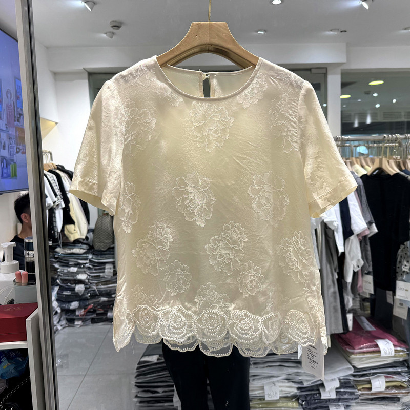 CZ26213 下班烫钻玫瑰花刺绣圆领短袖国风轻奢醋酸衬衣上衣夏装女