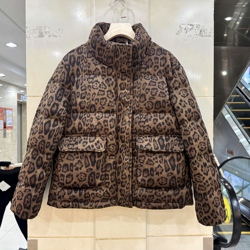 紫悦风情YY9507 欧货冬装2025大口袋立领加厚麂皮绒豹纹短羽绒服