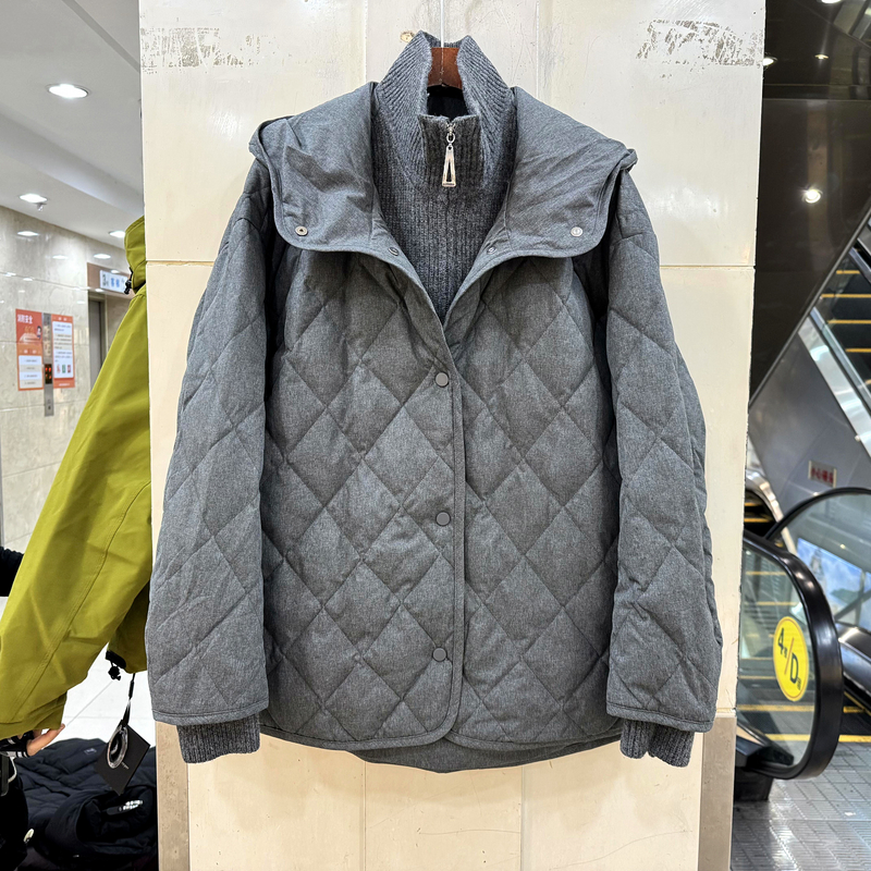 ZF209 拉链门禁拼接针织立领连帽菱形格假两件轻奢鹅绒羽绒服冬装