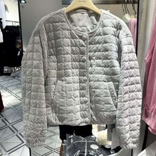轩轩魅丽依族A6901 时尚单排扣圆领压格子花夹棉丝绒短外套秋冬女