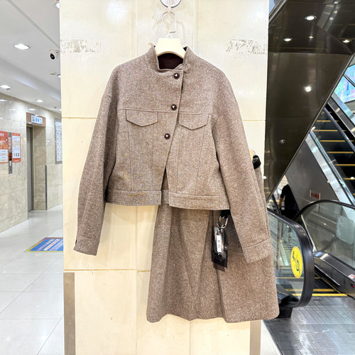 非凡服饰6051 斜门禁三粒扣西装外套+半身短裙羊毛粗纺两件套秋装