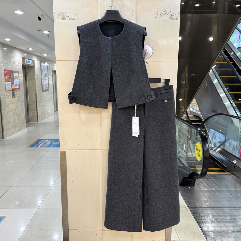 卓颜秋J261T006 圆领无扣马甲短外套+九分直筒女神裤羊毛呢两件套,女装/女士精品,时尚套装,淘宝优惠券,粉丝福利购,淘宝优惠卷