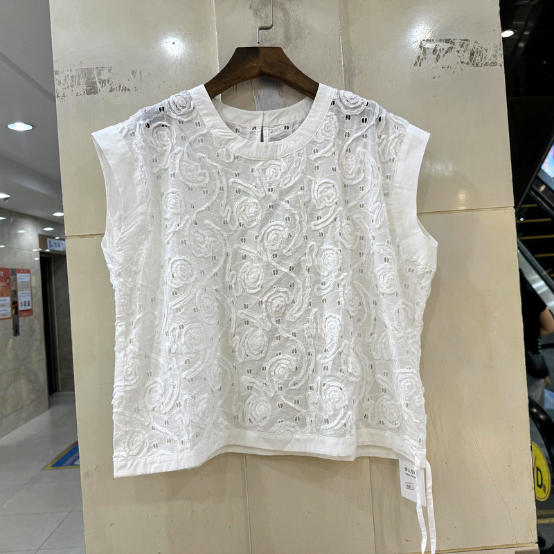33-9839 时尚下摆侧抽绳圆领飞飞袖镂空刺绣花休闲宽松短装衬衫夏