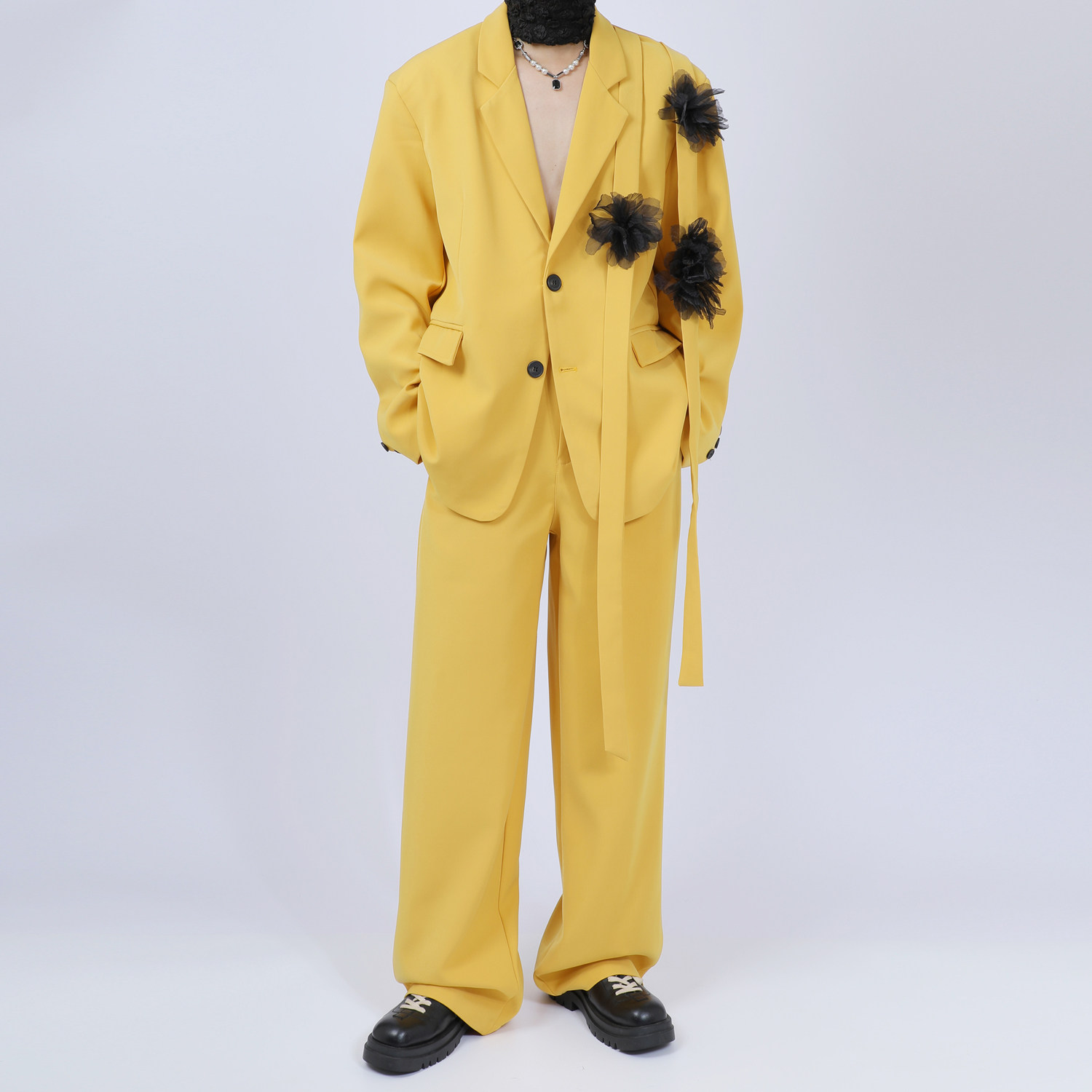 原创男装新款时尚套装黑色立体花朵飘带设计西装外套男长裤两件套,男装,时尚套装,淘宝优惠券,粉丝福利购,淘宝优惠卷