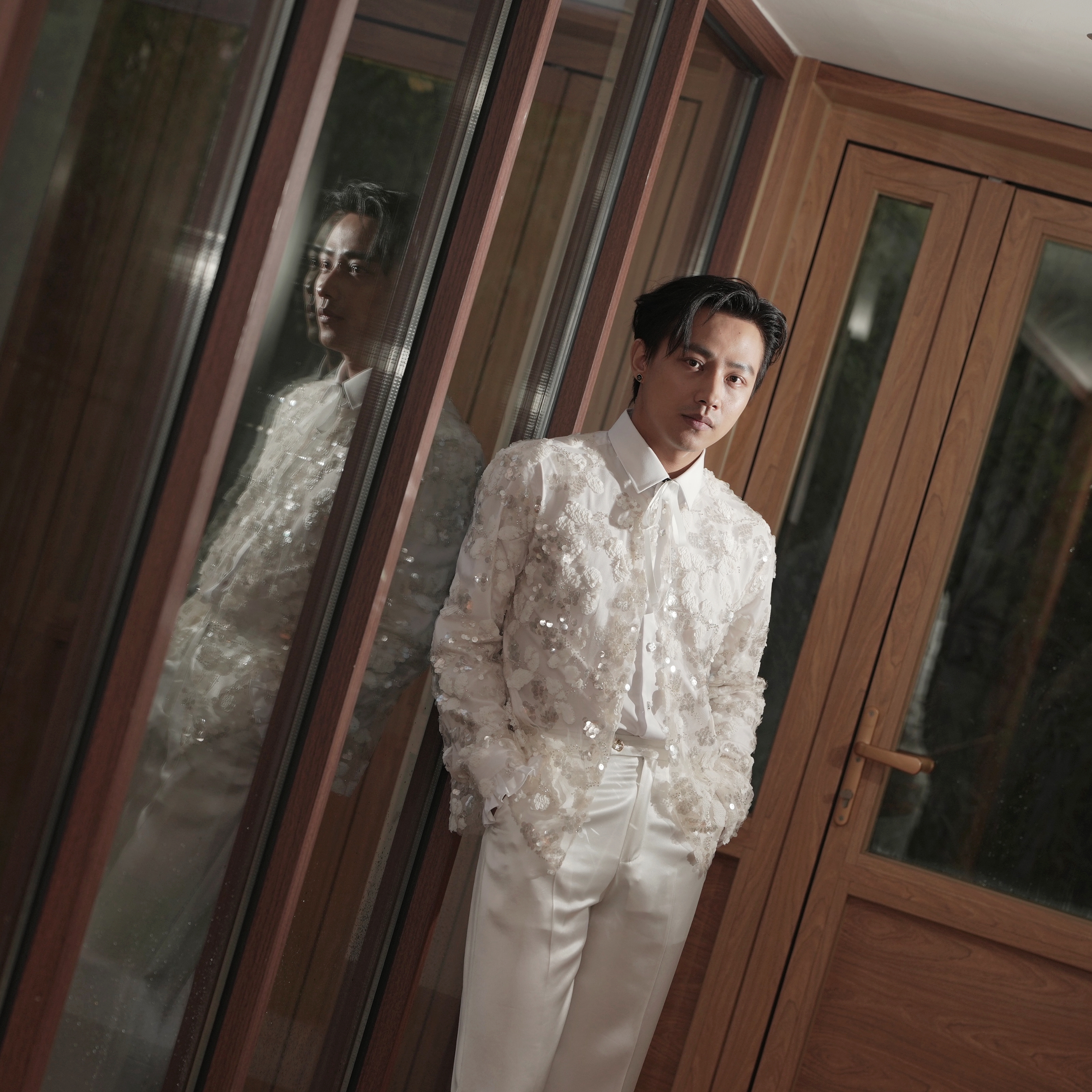 唐新坊手工亮片西服套装