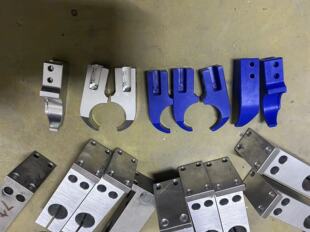 吹瓶机配件气缸手指夹手饮料矿泉水果汁瓶夹手斜口夹手3028口瓶胚