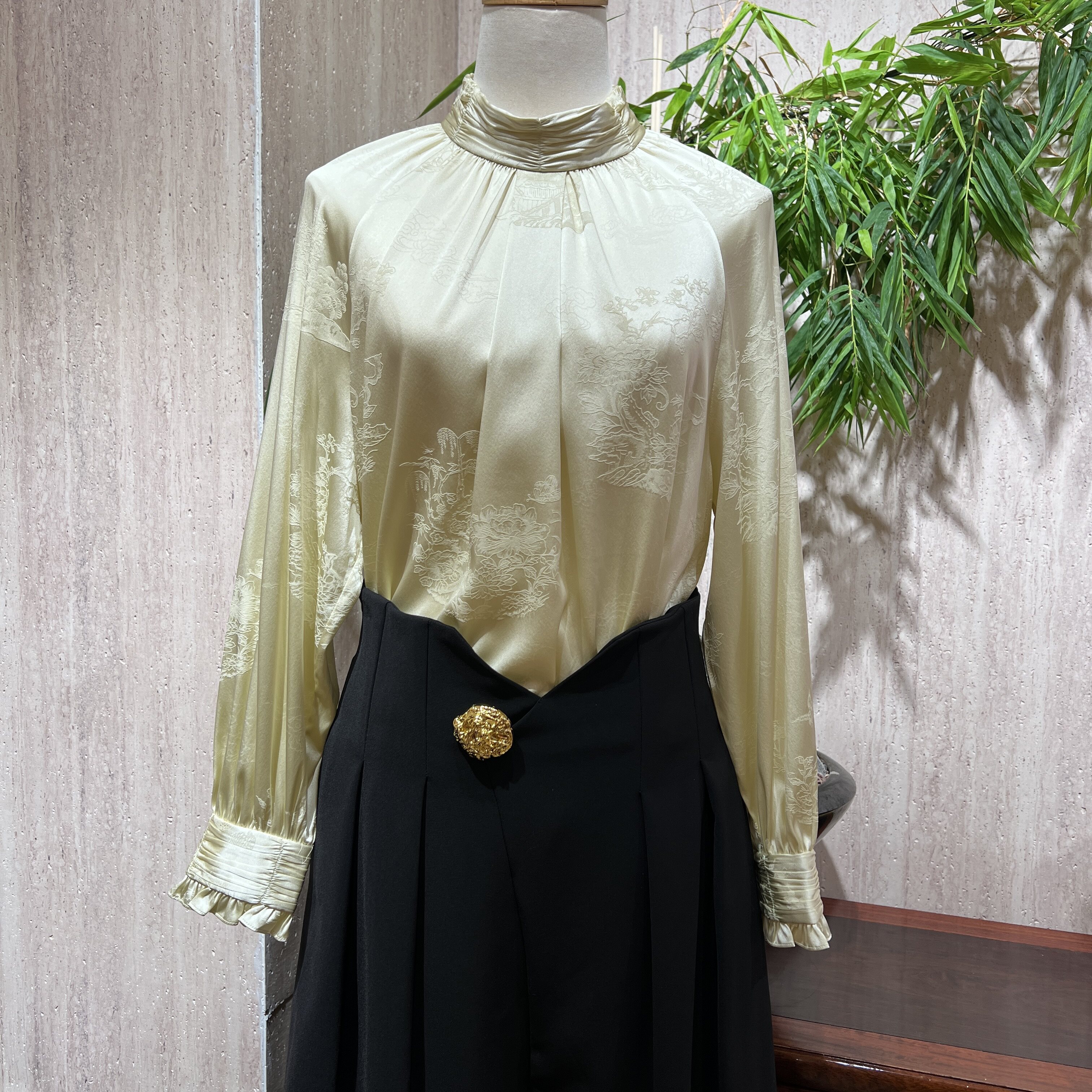 2026春季新款通勤风真丝弹力缎立领长袖上衣褶皱套头衬衫温柔气质