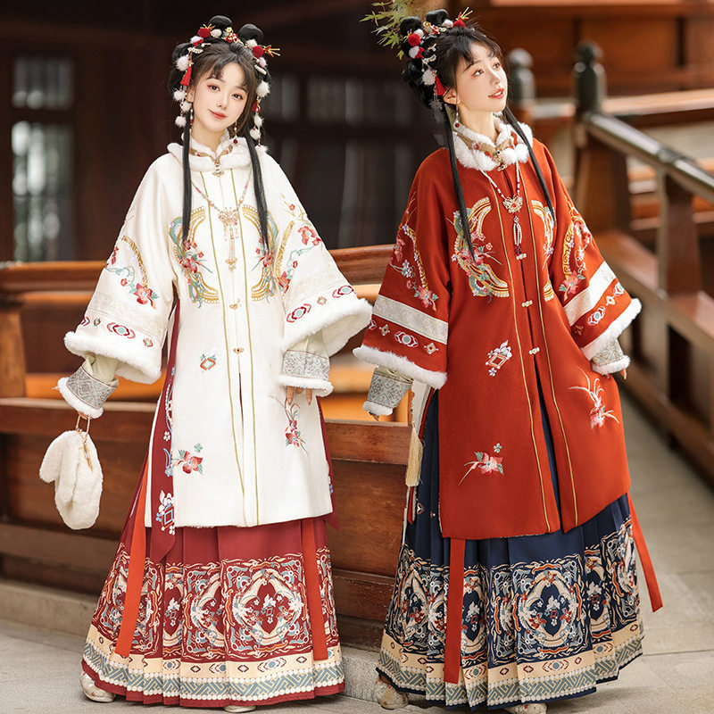 原创成人冬季女款加绒加厚刺绣方领短袄琵琶袖马面裙汉服日常套装