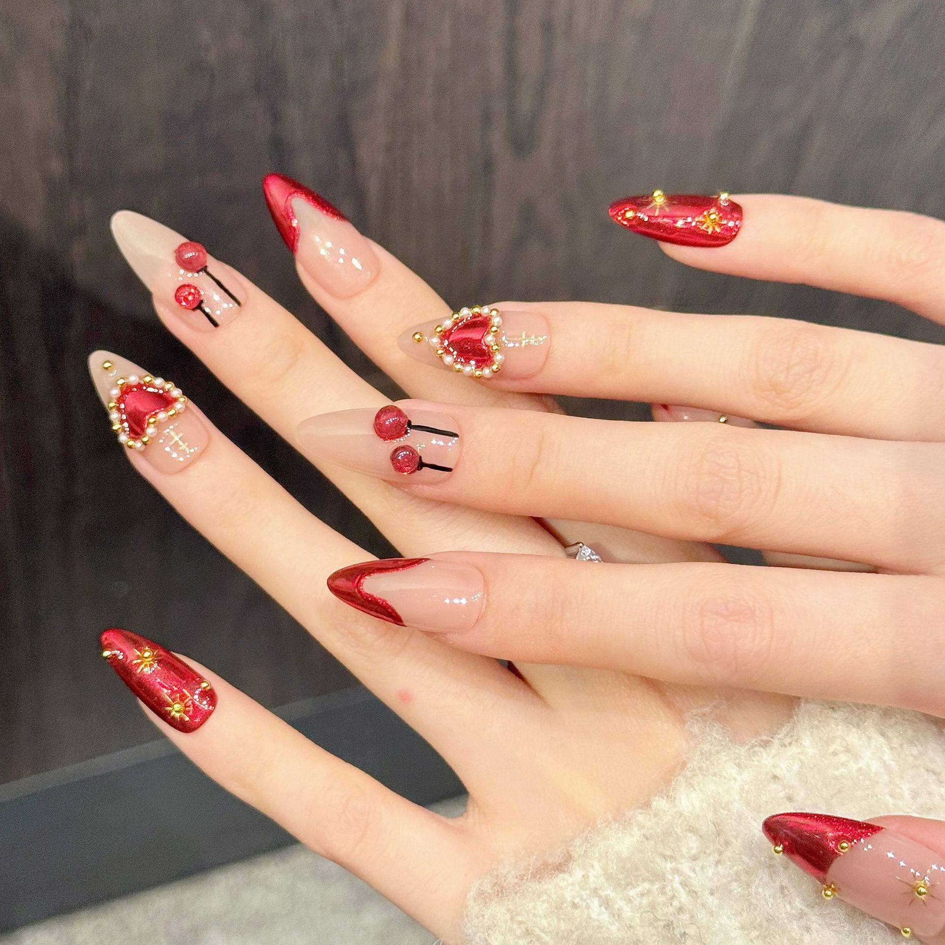 原创【红莓心焰】纯手工穿戴甲酒红镜面爱心珍珠樱桃美甲贴片,珠宝/钻石/翡翠,胸饰,淘宝优惠券,粉丝福利购,淘宝优惠卷