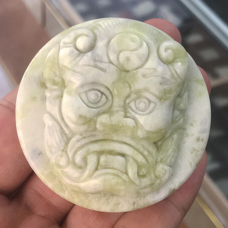 天然姜花岫玉鬼头皮带扣玉石鬼头腰带扣男女保平安护身腰佩玉腰牌