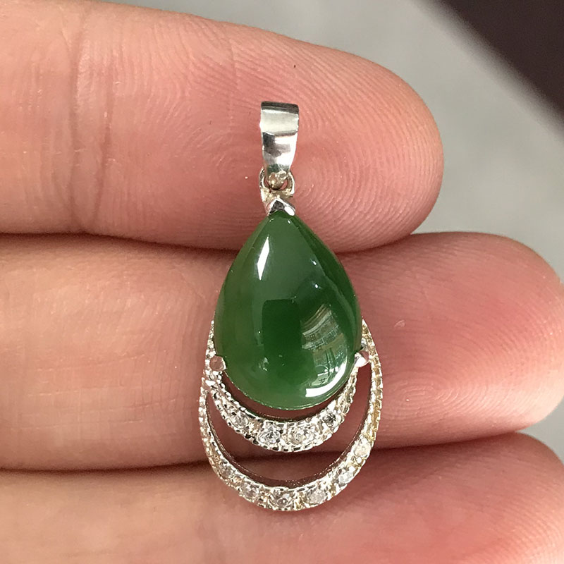 天然和田玉吊坠碧玉水滴菠菜绿挂坠玉石玉坠古风民族风送妈妈项链