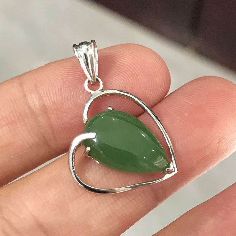 天然和田碧玉水滴形菠菜绿吊坠和田玉镶嵌925银项链女士玉坠