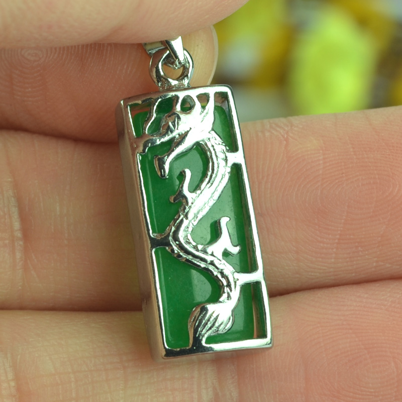 天然马来玉翡翠牌子平安无事牌吊坠腾龙护主项坠女款饰品挂件挂坠