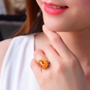 天然波罗的海原矿金珀戒指琥珀蜜蜡意境花瓣冰透包边花珀蛋面戒指