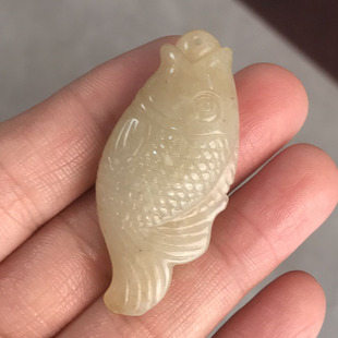 天然新疆和田玉鱼吊坠玉石鱼挂件年年有余玉坠玉鱼项链毛衣链礼物