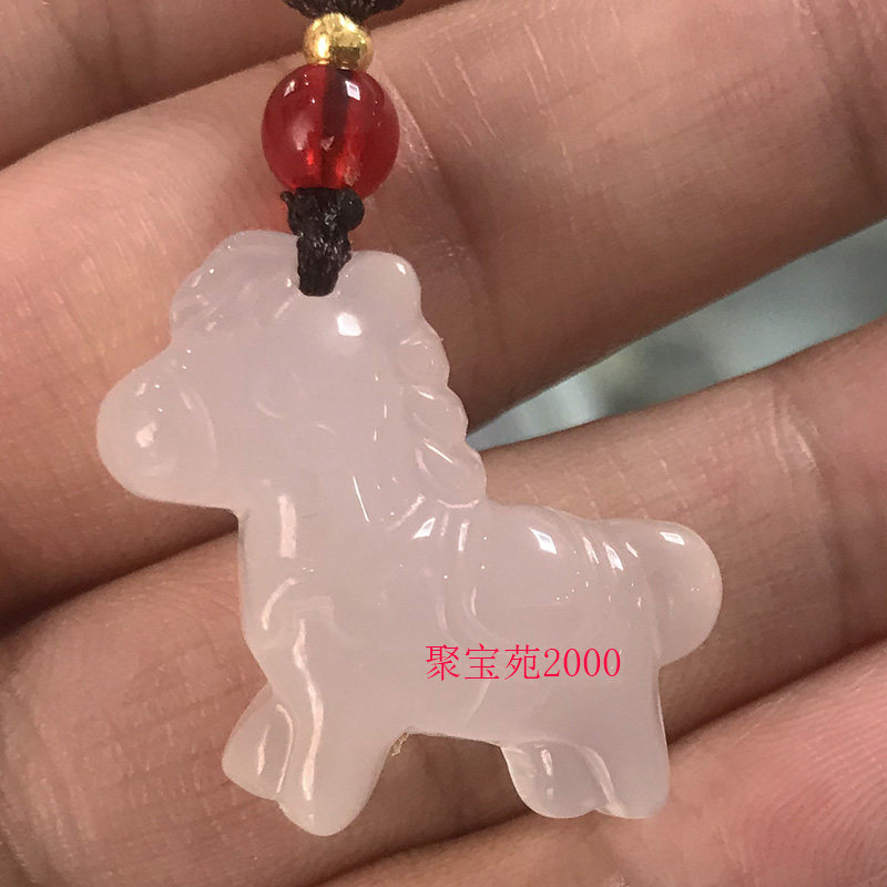 天然白玛瑙十二生肖马吊坠玉髓马到成功女儿童玉挂件12属相马玉佩