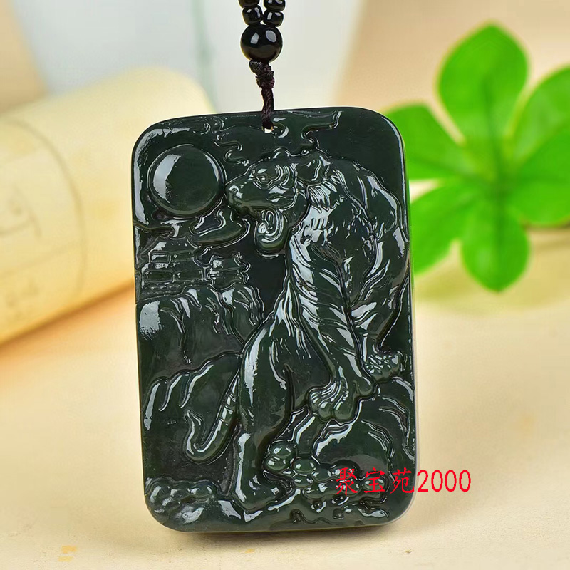 和田玉上山虎吊坠男女款玉石十二生肖虎玉佩玉牌招财老虎青玉项链