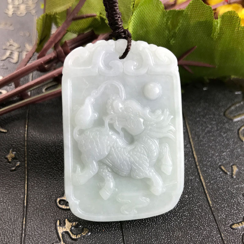 a货翡翠麒麟玉牌子 男女款玉麒麟挂件吊坠 天然正品麒麟玉坠