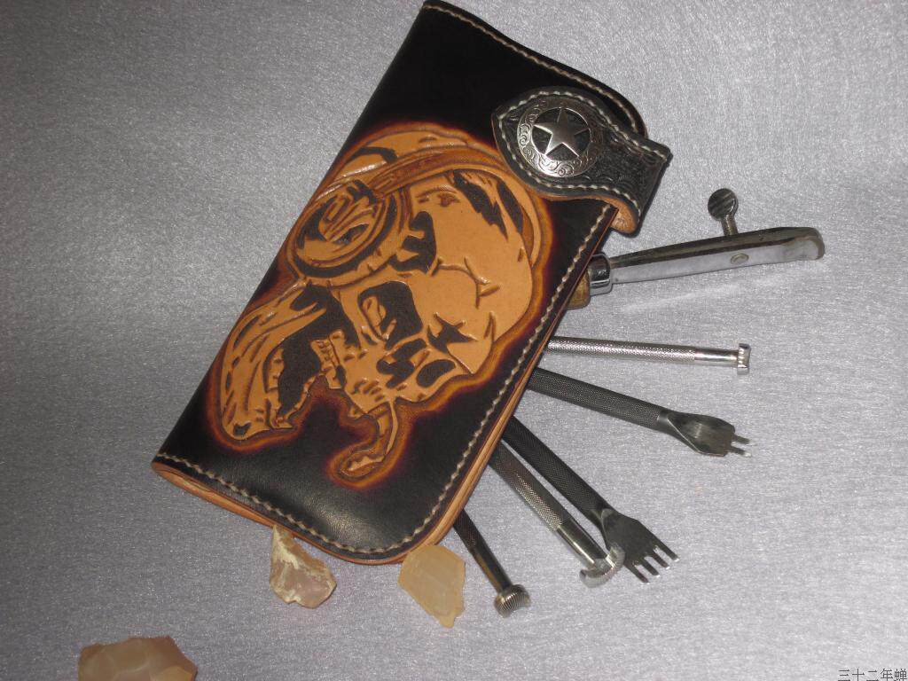 三十二年蝉手工皮具定制 头层牛皮 时尚骷髅款纯银扣雕刻长款钱夹