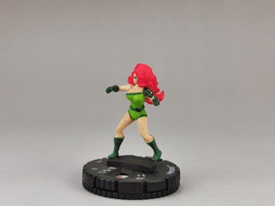 自杀小队角色击倒微型人偶