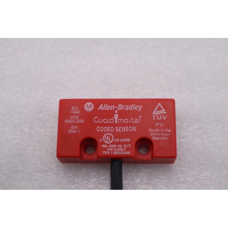 全新 开箱 ALLEN BRADLEY AB 440N-Z2NRS1C Guard Master Stock L