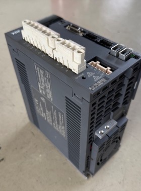 1x Mitsubishi MR-J3-200B-KM084U606 2kW Servo Treiber Umricht