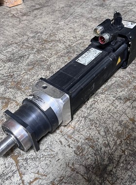 Lenze MCS09L50-RS0B0-A14N-ST5F40N-R1SU + Neugart XPLN090 Ser