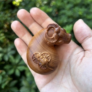 天然崖柏实木雕刻属你最牛生肖牛扭转乾坤随身盘玩文玩手把件摆件