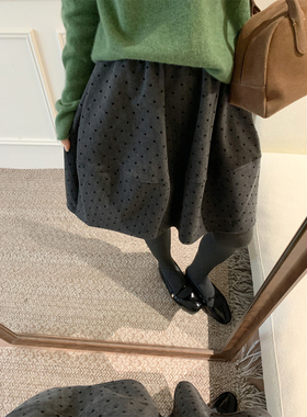 2025新款秋季韩系中长款好看短款波点灰色毛呢花苞半身裙子女士冬