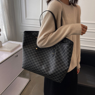 质感大包包2021新款 网红女包秋百搭通勤单肩包大容量托特包 时尚