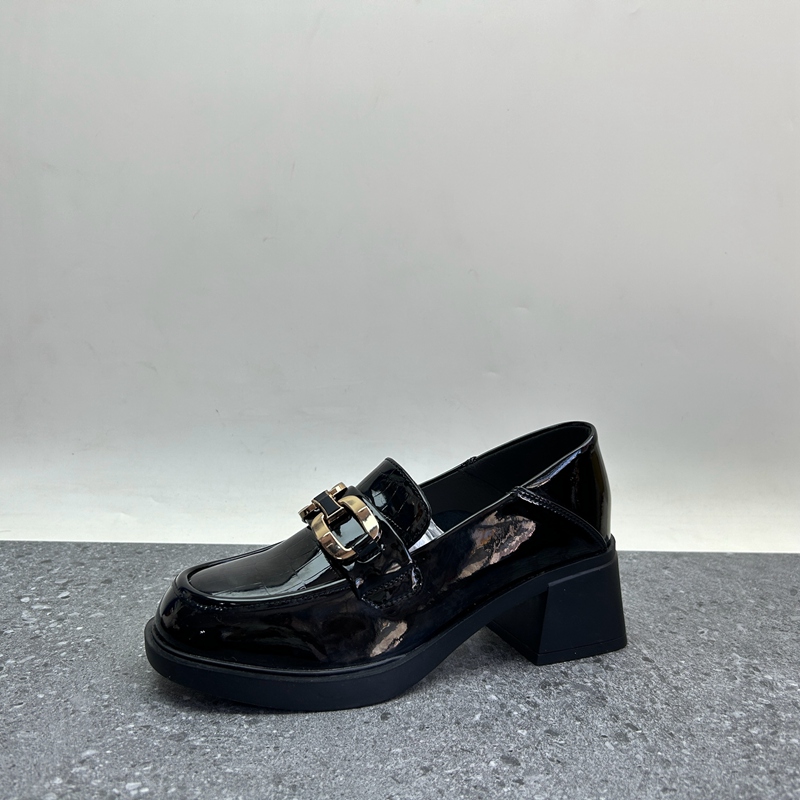 2024工厂秋季断码真皮女鞋牛皮