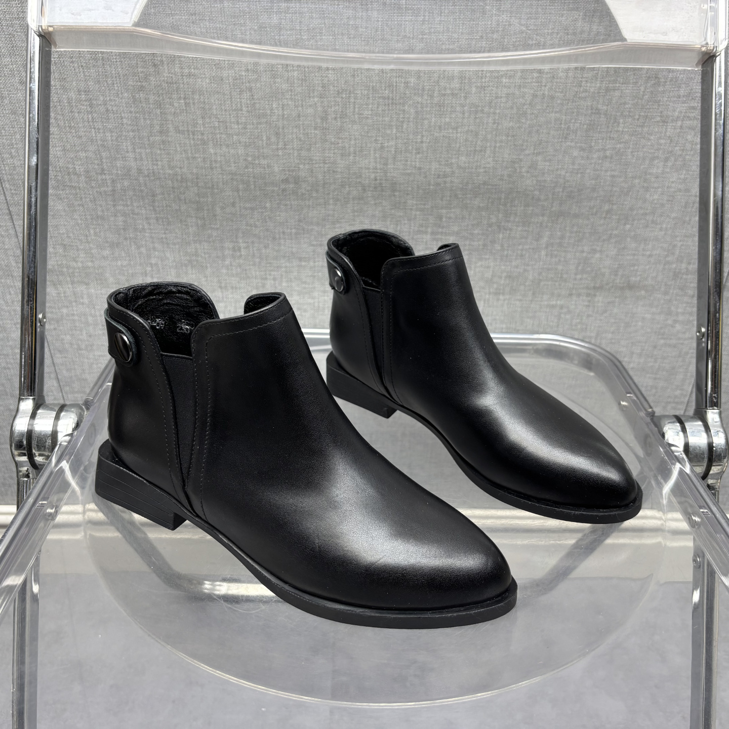 2025断码真皮秋冬新款女鞋粗跟短靴工厂时尚牛皮拉链单靴女靴子