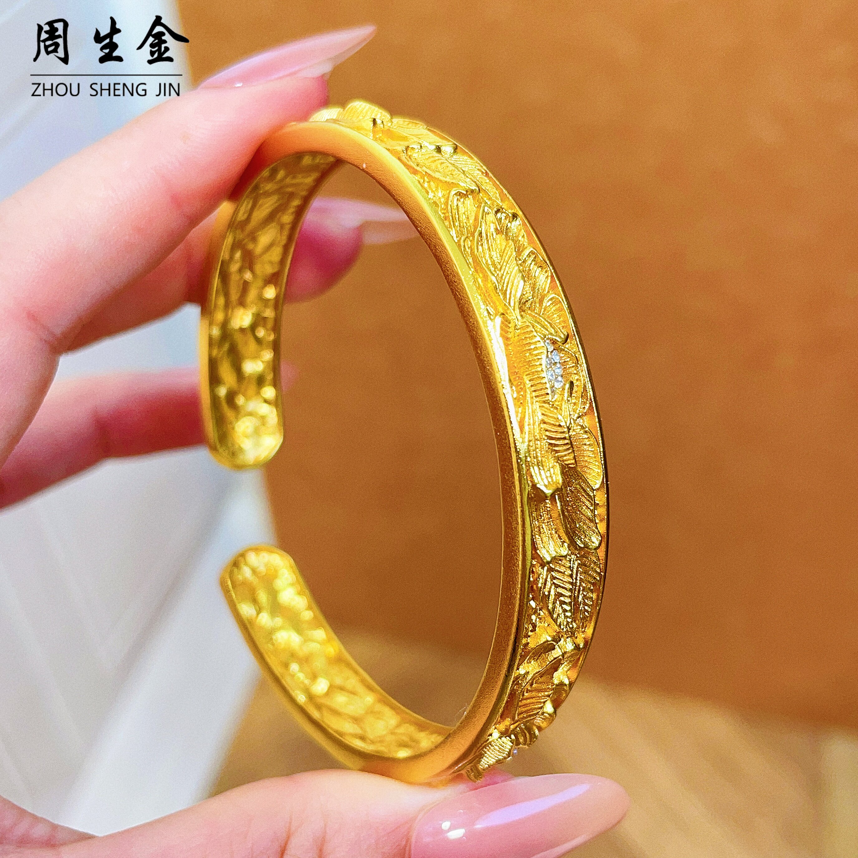 老铺同款沙金点钻錾刻牡丹开口手镯手环黄金手镯仿真结婚三金首饰