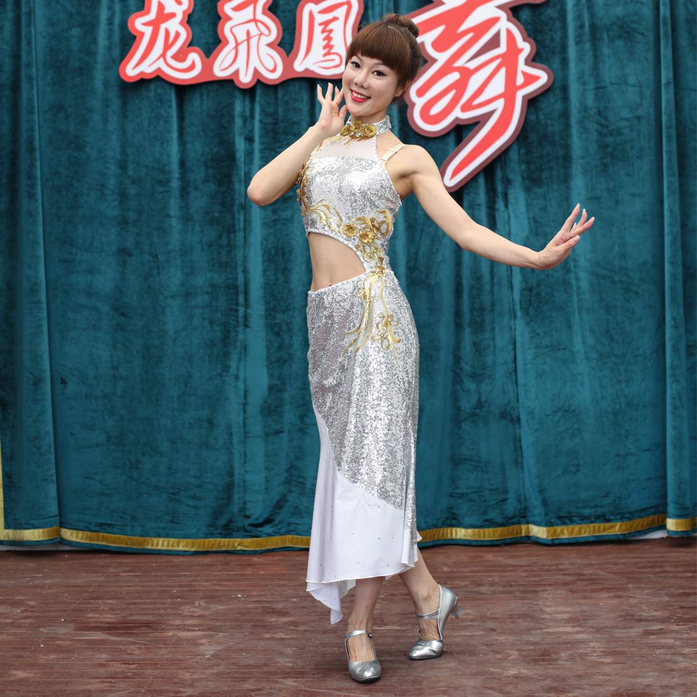2022新款上市女三步踩排舞拉丁舞服夏季上新包邮