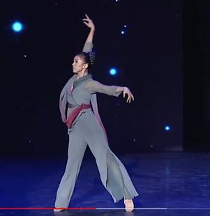 龙飞凤舞《乡愁无边》剧目民族舞蹈独舞演出服手工定制租赁
