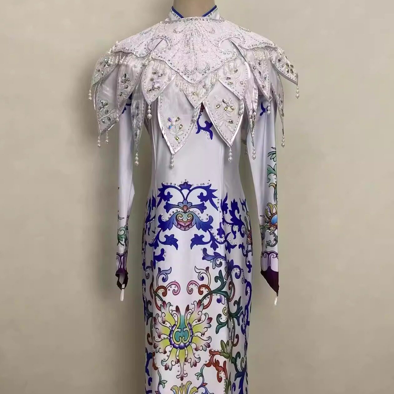 《彩瓷》传统刺绣拟人舞蹈服装定制