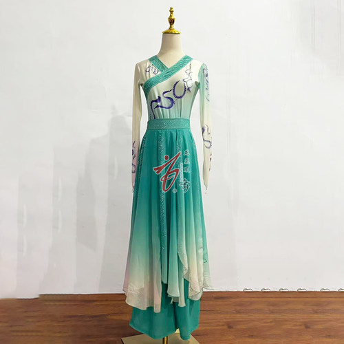 流光古典舞飘逸绿色演出服定制