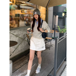 a字半身裙 白色运动短裙女春夏防走光刺绣显瘦休闲卫裙裤 Halo Luu