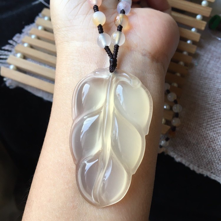 331号天然玉髓玛瑙吊坠叶子毛衣链一点雕工切痕不影响,珠宝/钻石/翡翠,颈饰,淘宝优惠券,粉丝福利购,淘宝优惠卷