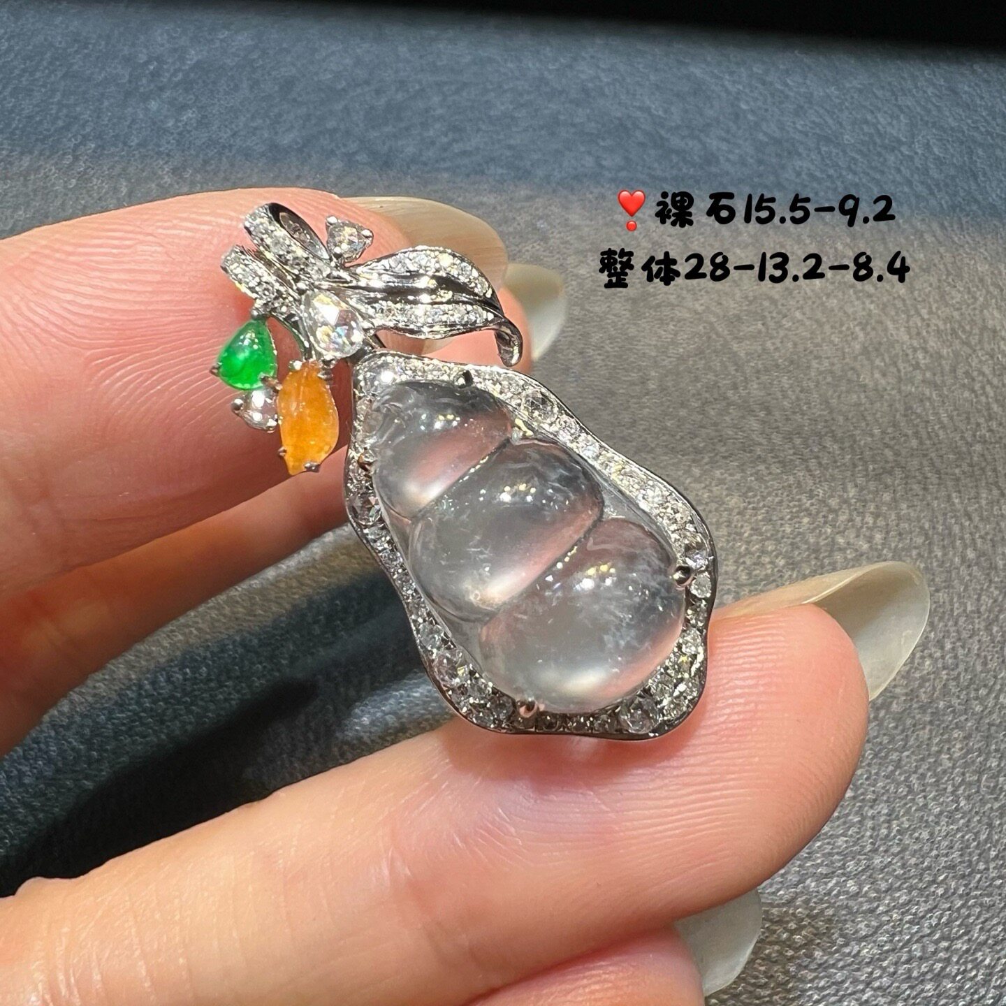 18k金钻石镶嵌高冰玻璃种起光翡翠豆子吊坠福豆坠子天然缅甸A货