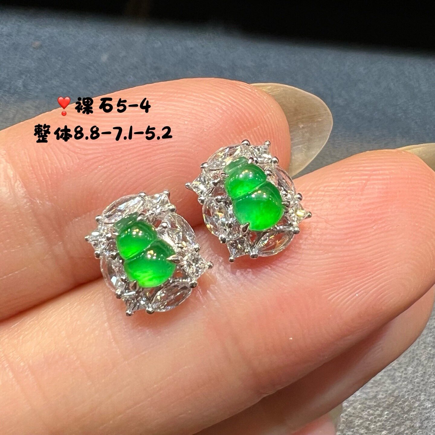 18k金钻石镶嵌冰种起荧光阳绿小葫芦耳钉小精品天然缅甸翡翠A货