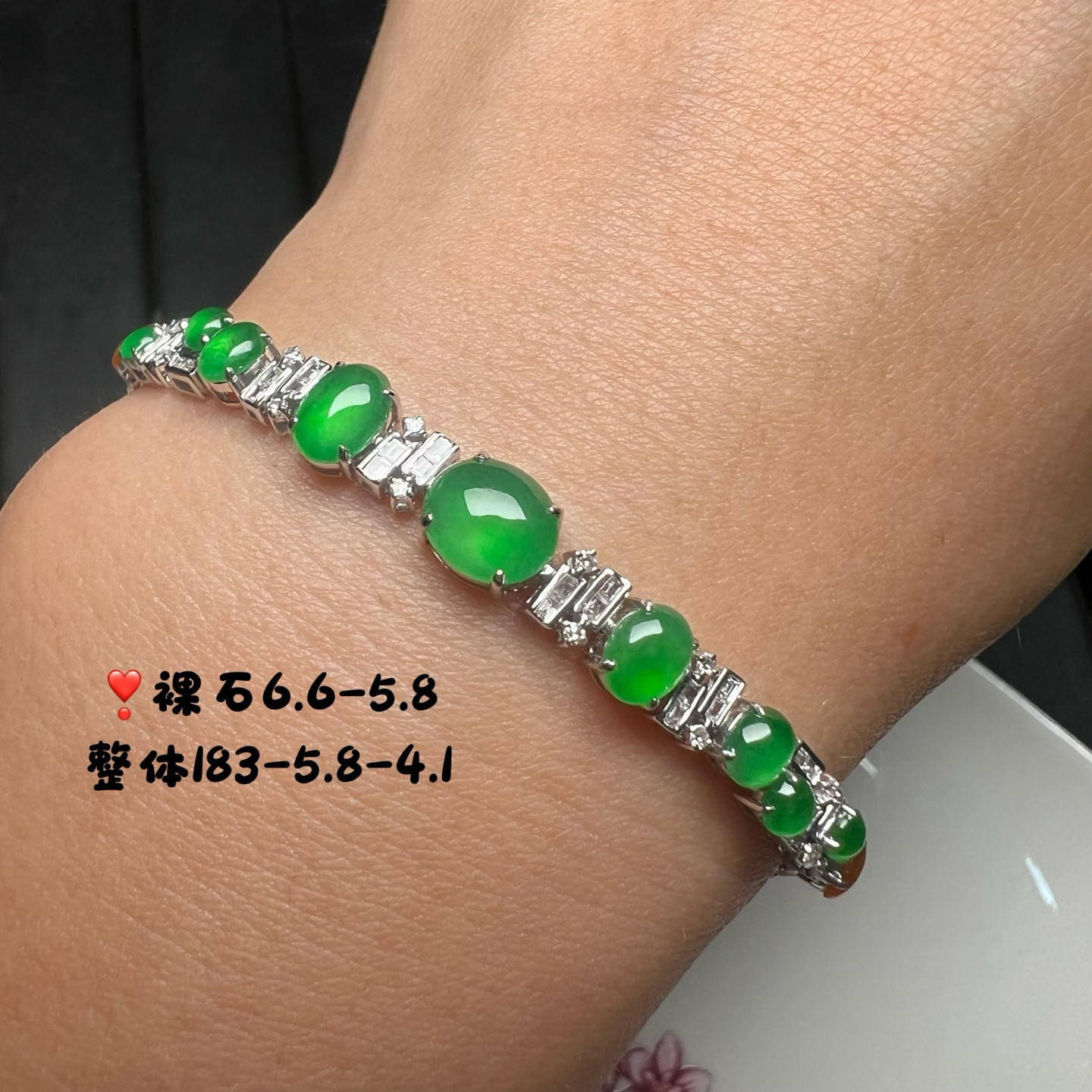 18k金钻石镶嵌冰种起光阳绿翡缅甸翡翠