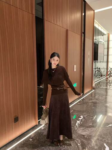 9.18+「跑单限购.不褪不换」披肩针织上衣麂皮感半身裙套装1806