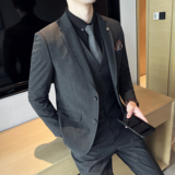深灰色