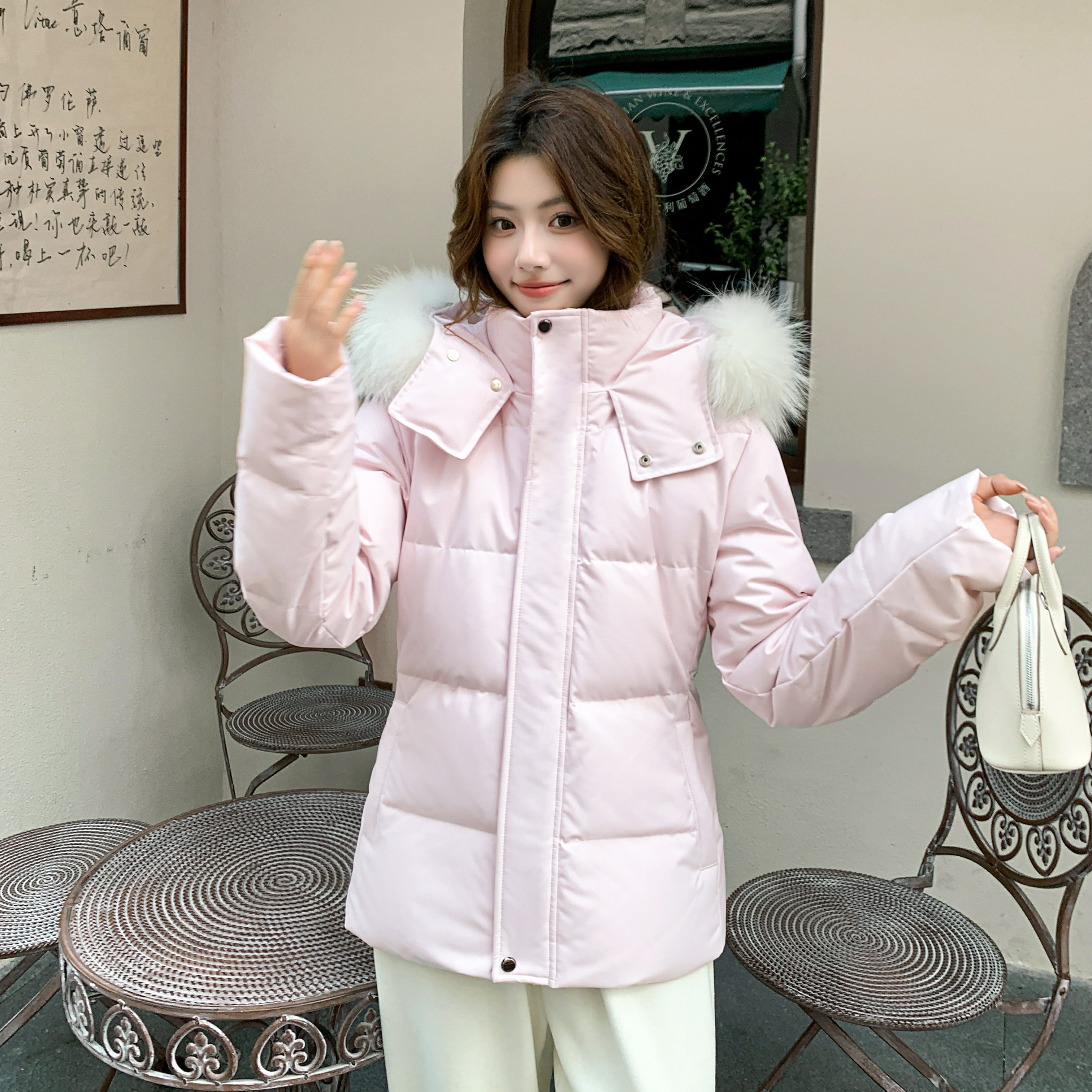 鹿芊时2026新款收腰版羽绒服女冬季短款收腰大毛领外套