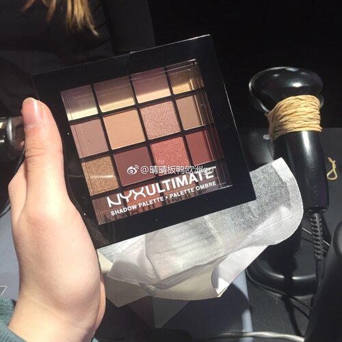 清仓现货正品NYX12色眼影盘