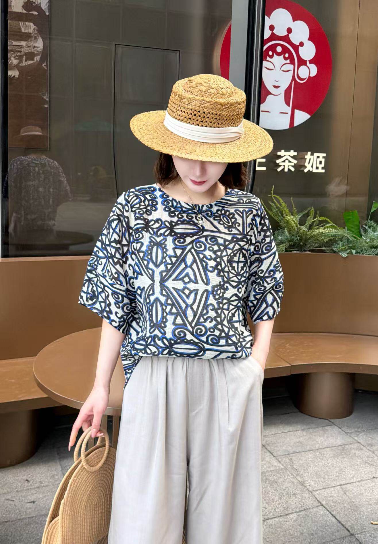 中式青花瓷印花棉麻小衫女夏宽松遮肚圆领中袖休闲通勤气质上衣