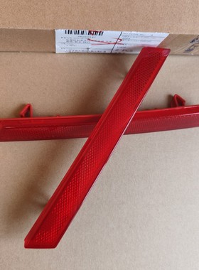 适用凯迪拉克XTS后保险杠反光片后杠红色反光条警示片纯正配件