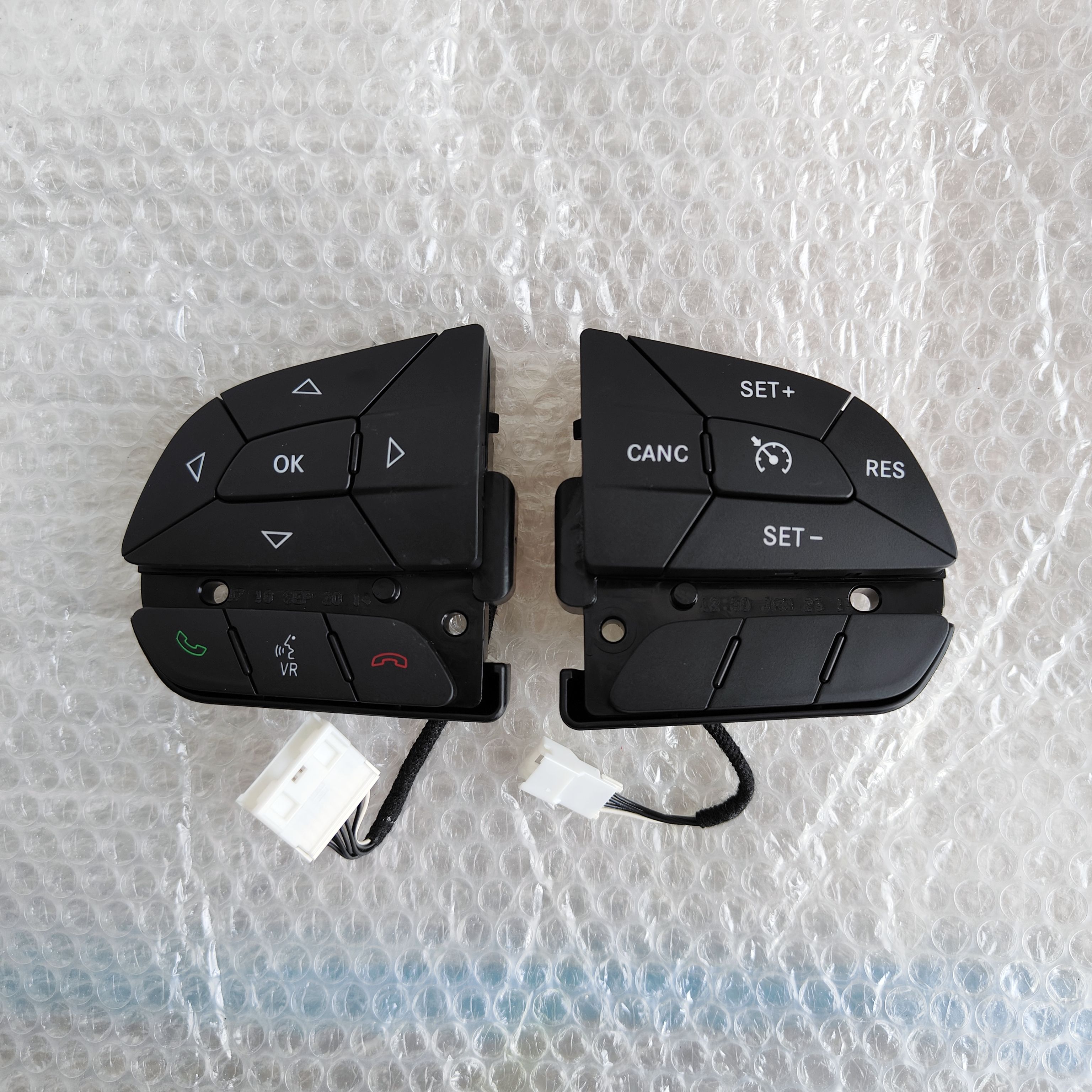 适用Jeep吉普自由光指挥官方向盘定速巡航开关音量按键纯正配件